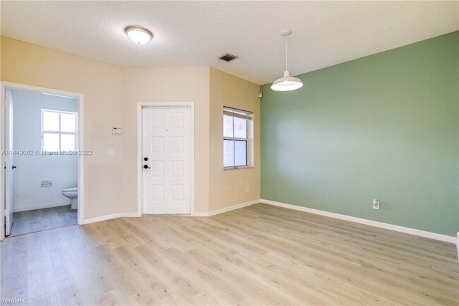 Building Photo - 3 br, 2.5 bath House - 146 SW 169th Ave