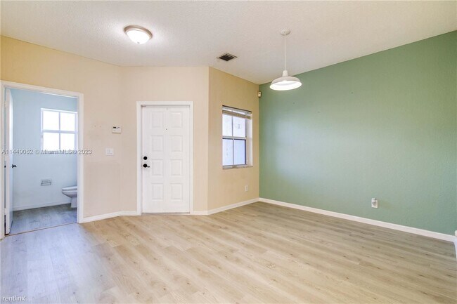 Foto del edificio - 3 br, 2.5 bath House - 146 SW 169th Ave