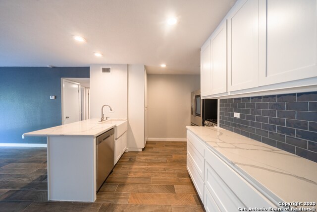 Foto del edificio - 8038 Broadway St