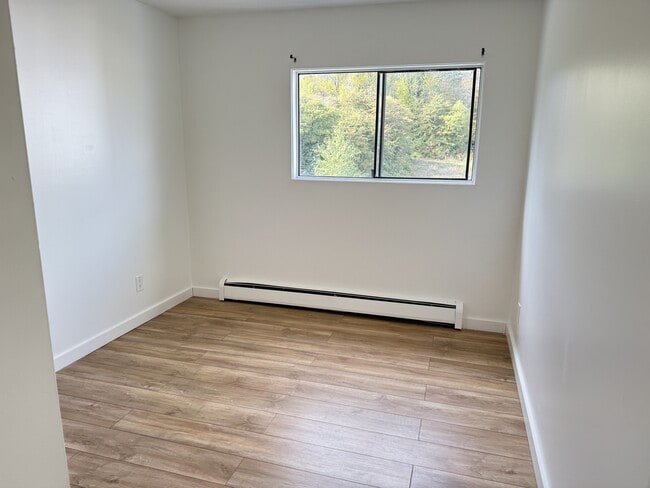 Building Photo - 1527 Boundary Crescent