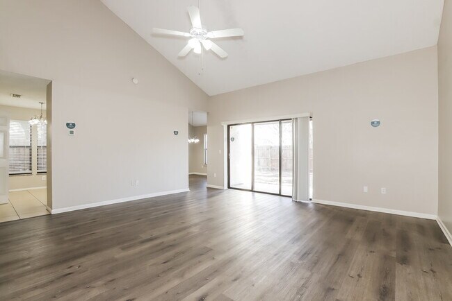 Building Photo - 2416 Kenwick Dr