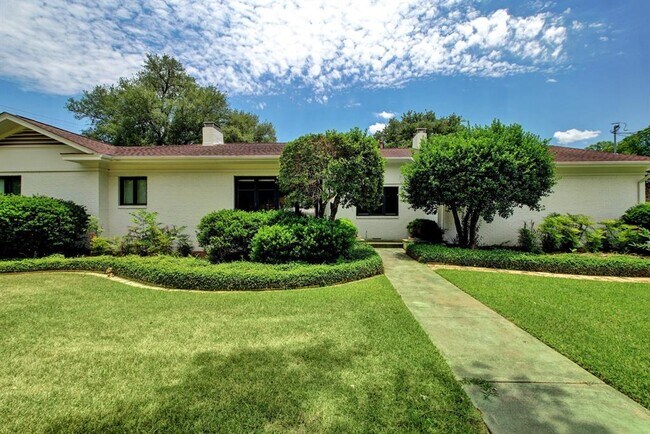 Foto del edificio - 2407 McCullough St