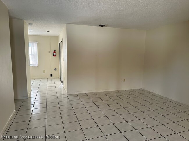 Building Photo - 7416 Valencia Rd