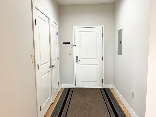 Entry way - 527 Pawtucket Blvd