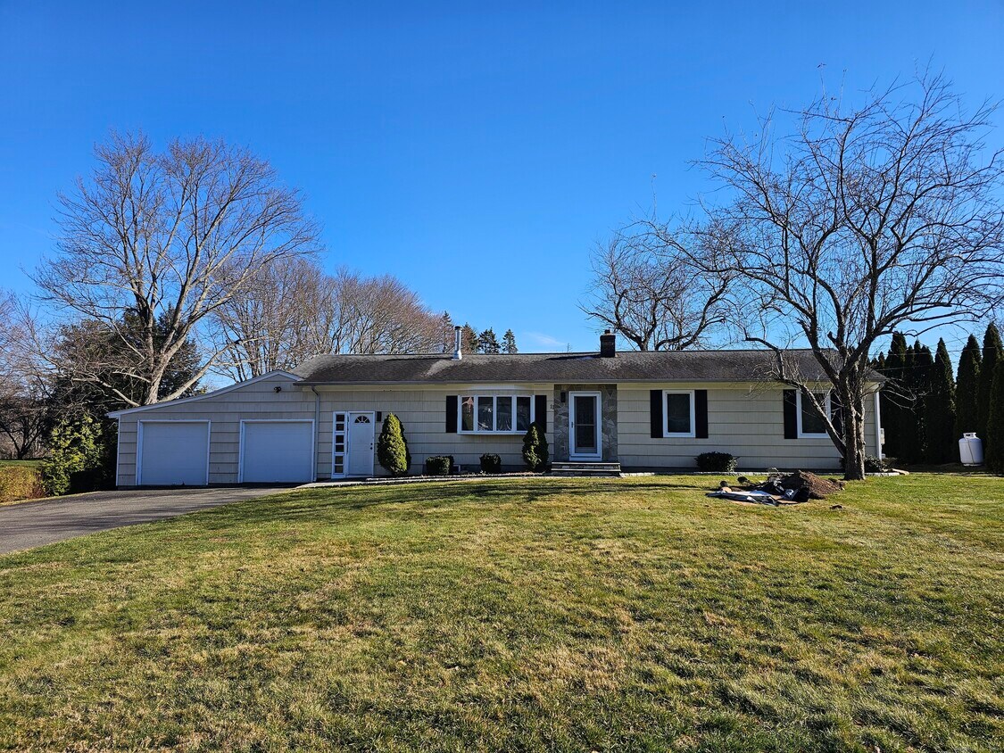 Primary Photo - 11 Brookfield Dr