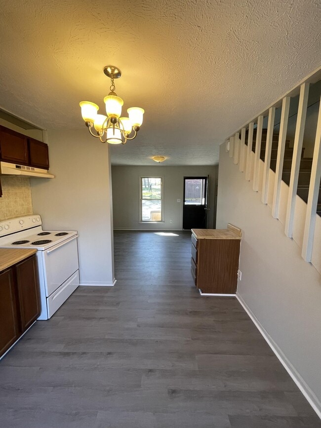 Building Photo - 914 Sparta Dr