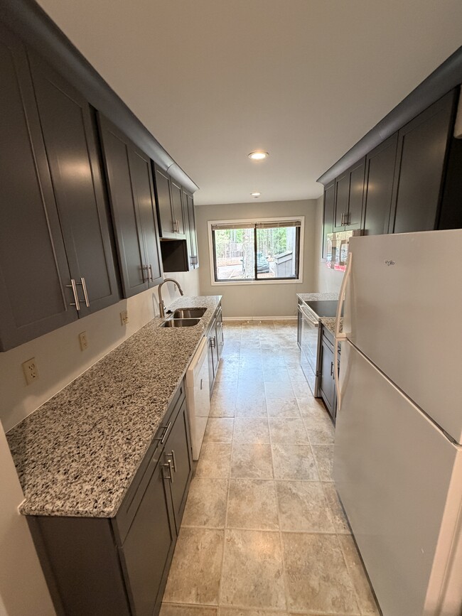 Building Photo - 216 Ridge Trl