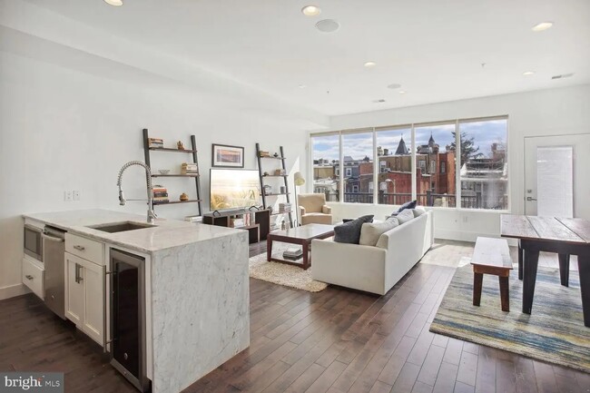 Building Photo - 1230 Fairmont St NW