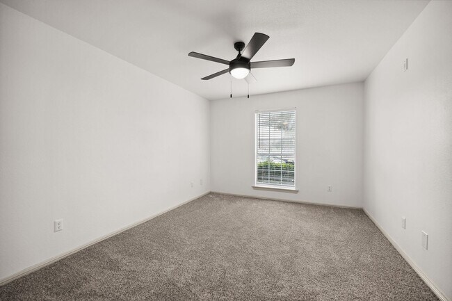 Building Photo - Spacious 2 Bedroom Luxury Apartment in Midlothian, TX