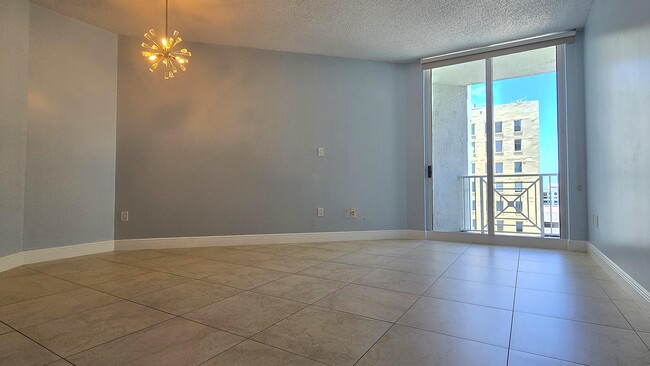 Building Photo - 255 Evernia St