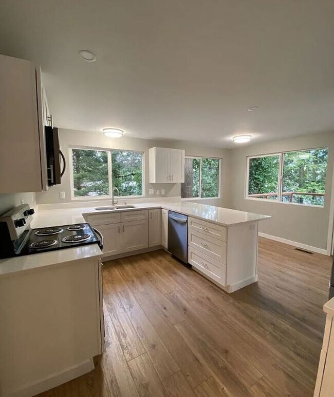 Foto del edificio - Two Stories of Comfort and Charm in Sudden Valley - Don't miss this 3bd/2b!!