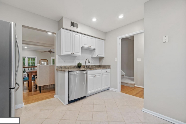 Building Photo - 6141 Summer Park Ln