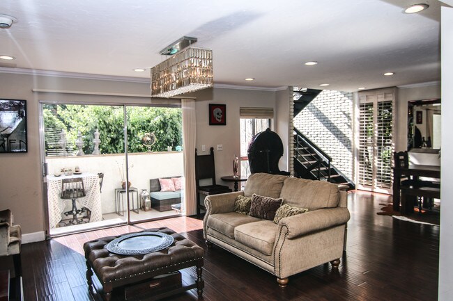 Foto del edificio - 5323 Coldwater Canyon Ave