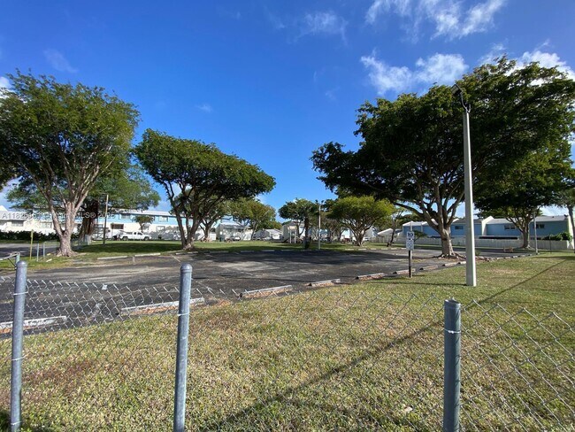 Foto del edificio - 10350 SW 220th St