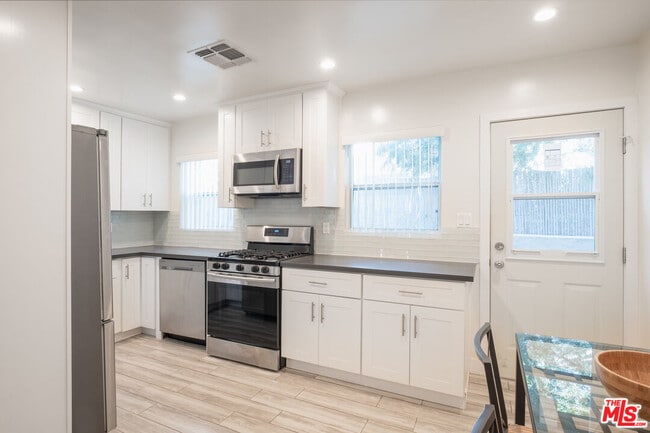 Building Photo - 1024 Maple St