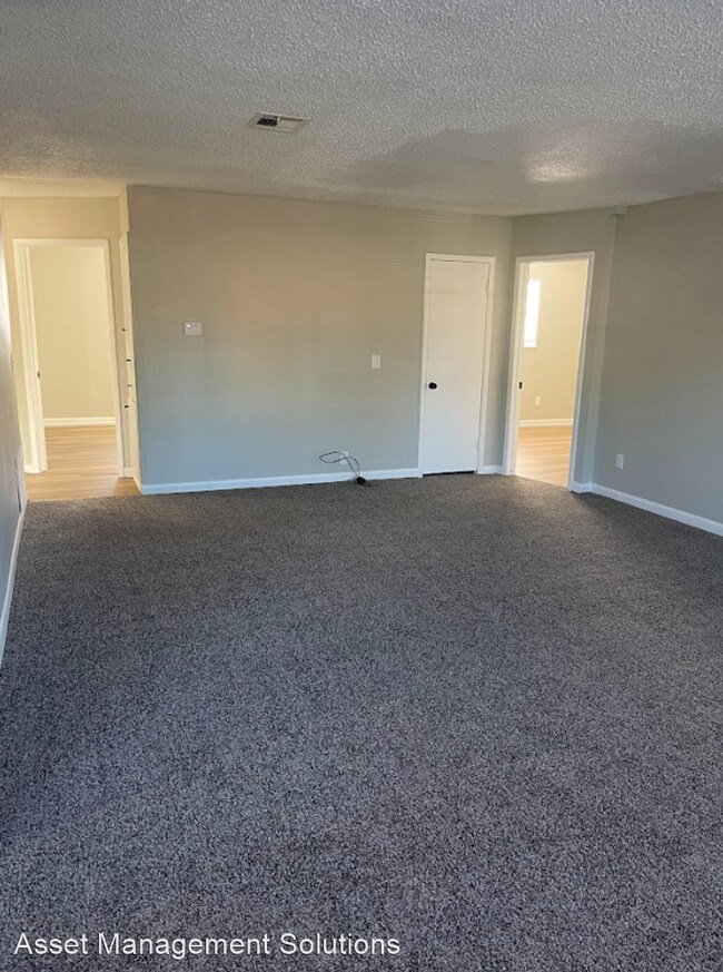 Foto del edificio - 4 br, 1.5 bath House - 2800 SW 62nd St.