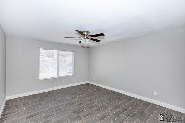 Building Photo - 2829 S 17th Ave