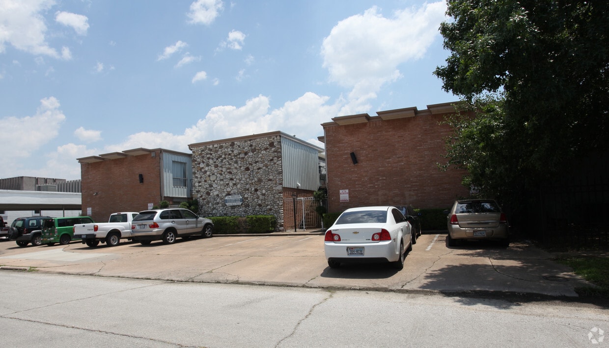 Primary Photo - Wes-lyn Apartments