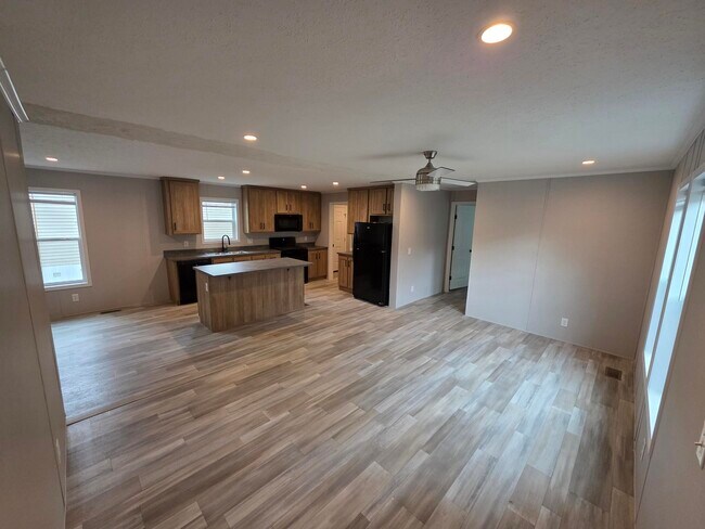 Foto del edificio - 90 Thomas Ln