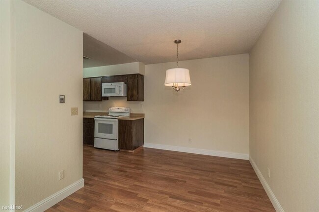 Building Photo - 4504 N Valentine Ave