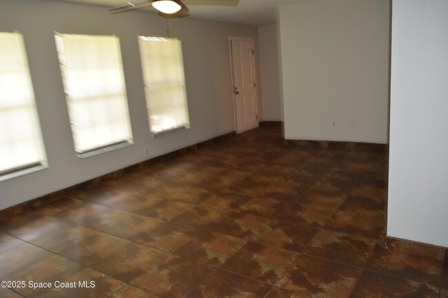 Building Photo - 326 Decordre Rd SE