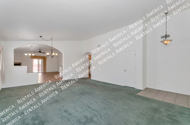 Building Photo - 894 N Sugar Maple Pl