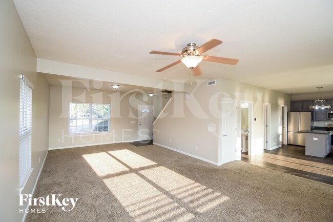 Building Photo - 8728 N Springview Dr