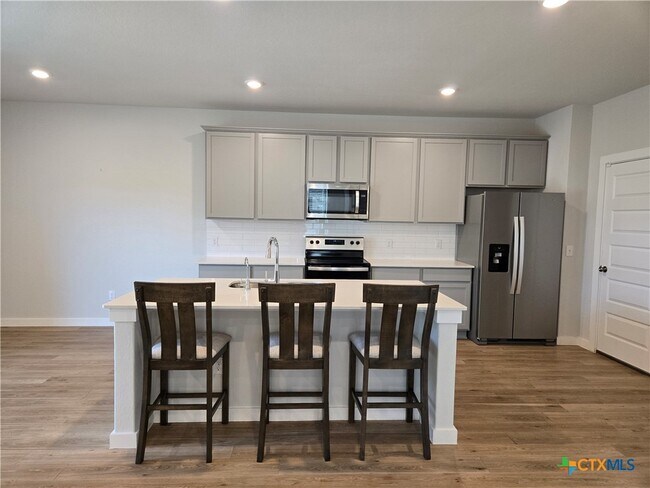 Building Photo - 2408 Ayers Dr