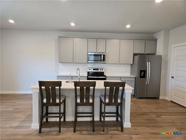 Foto del edificio - 2408 Ayers Dr