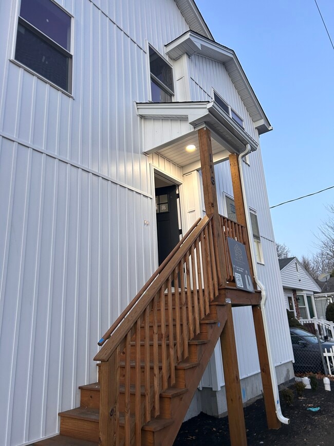 Building Photo - 116 Sherwood St