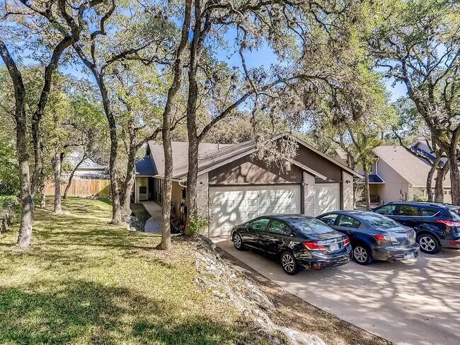 2 car garage - 2502 Dana Cove