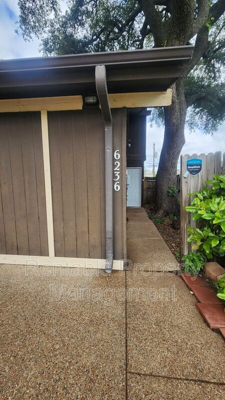 Foto principal - 6236 Wheaton Dr