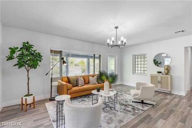 Foto del edificio - 4 br, 2 bath House - 1720 NE 9th Ave