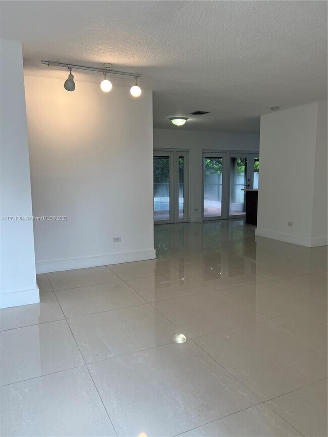 Foto del edificio - 9950 SW 11th Terrace