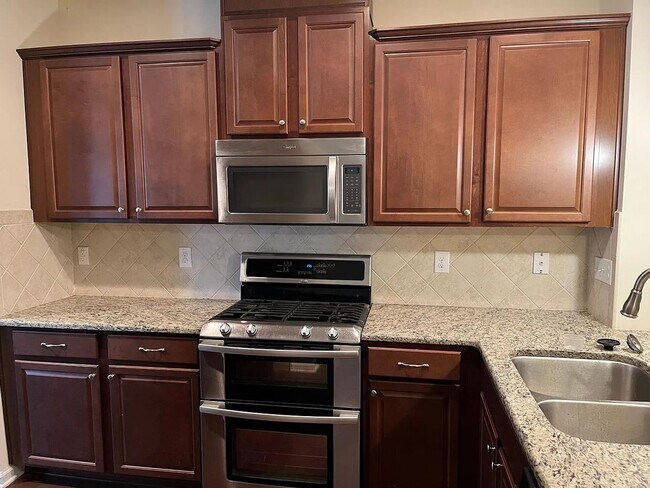 Foto del edificio - Beautiful Home in Durham Community with Pool, Gym & Walking Trails