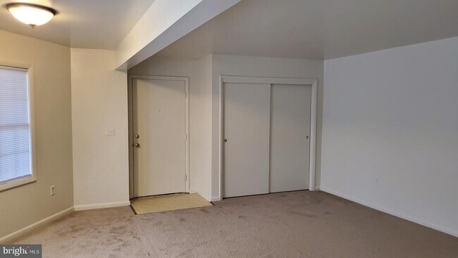 Building Photo - 2712 Lisburn Rd