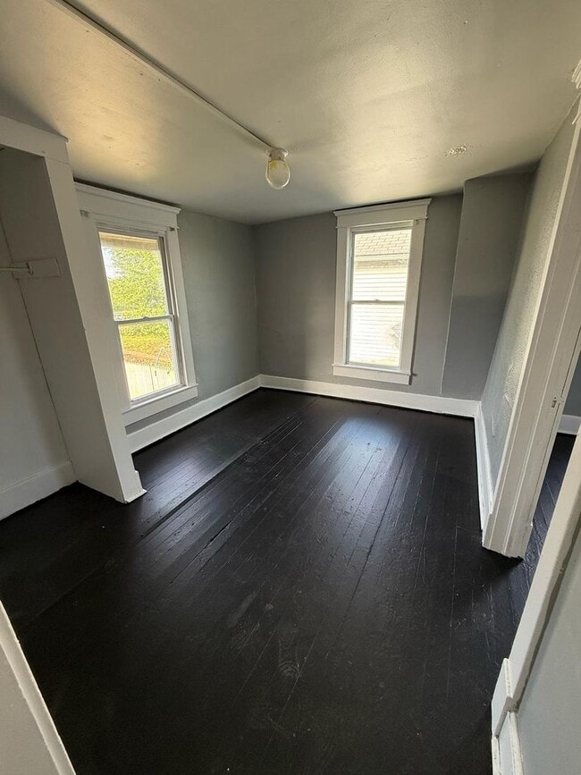 Building Photo - 3 bedrooms 1 bath