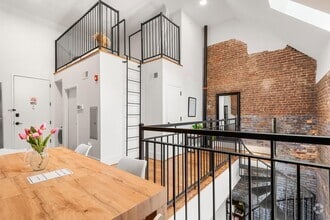 Building Photo - 380 Montgomery St