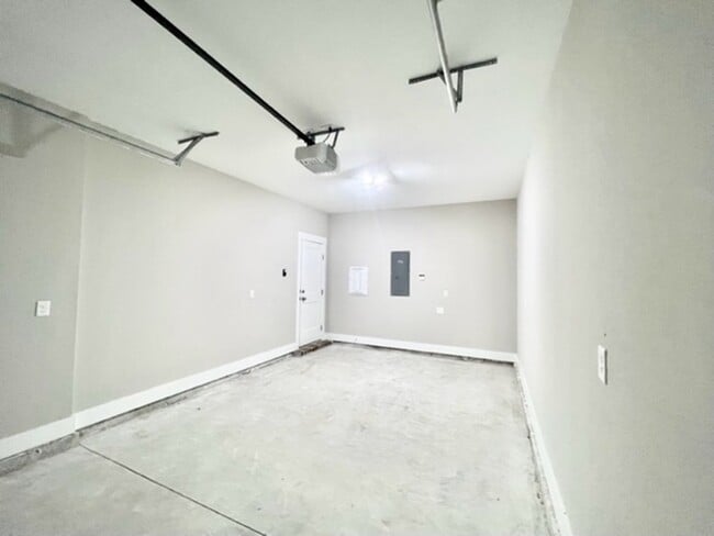 Building Photo - 9 Praiseworthy Dr