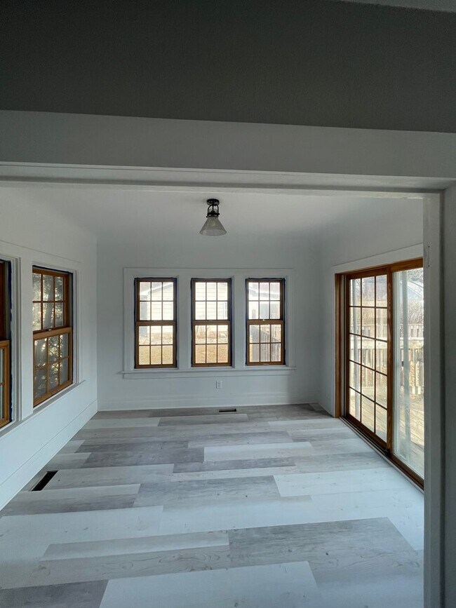 Foto del edificio - Spacious 4 Bedroom House