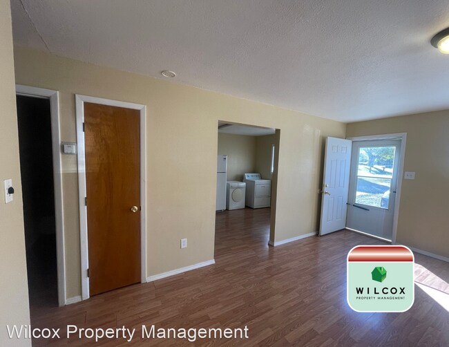 Building Photo - 2 br, 1 bath House - 1406 SAIZ LANE Unit 4A