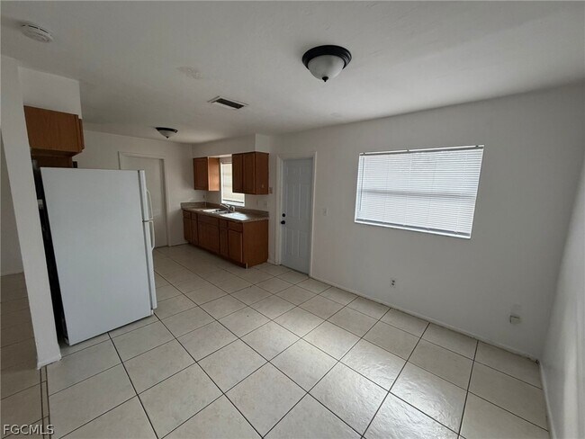 Foto del edificio - 6192 Markland Ave