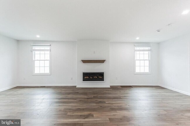 Foto del edificio - 557 Durham Rd