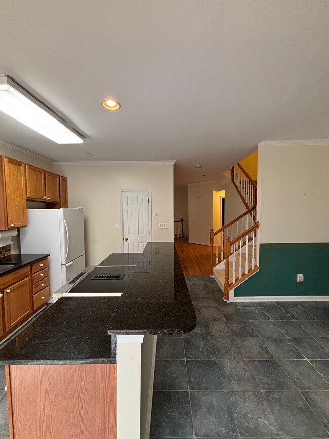 Building Photo - 115 Acorn Dr
