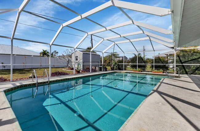 Foto del edificio - 18327 Van Nuys Cir