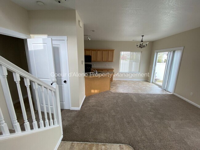 Building Photo - 3 bed, 2.5 bath house in The Landings
