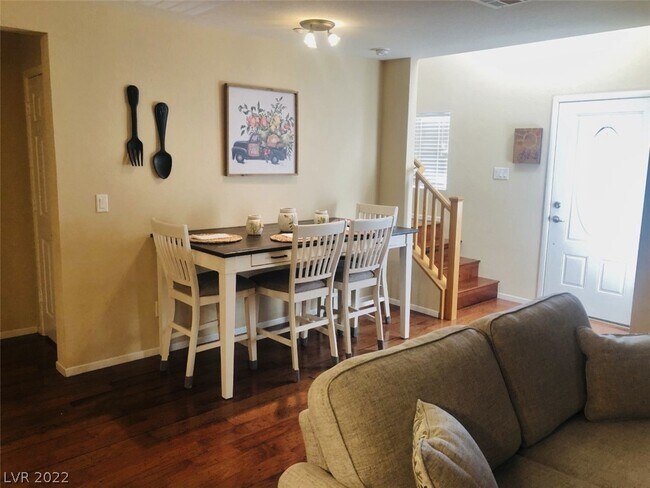 Building Photo - 2064 Waterlily View St