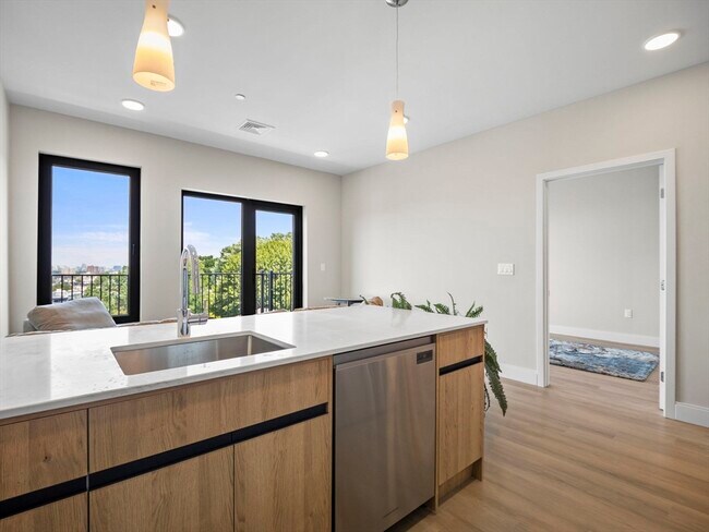 Foto del edificio - 249 Corey Rd