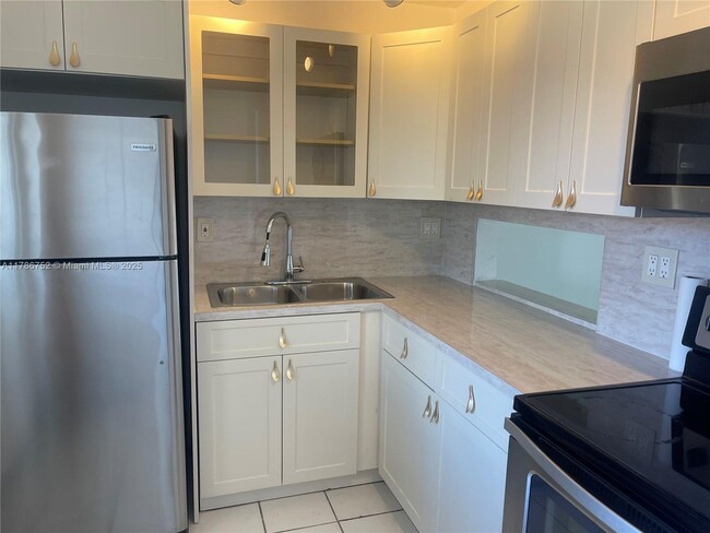 Foto del edificio - 505 NW 177th St