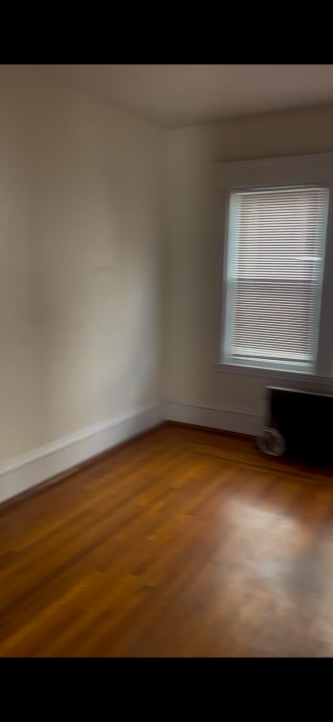 Photo - 595-597 Coggeshall St Apartments